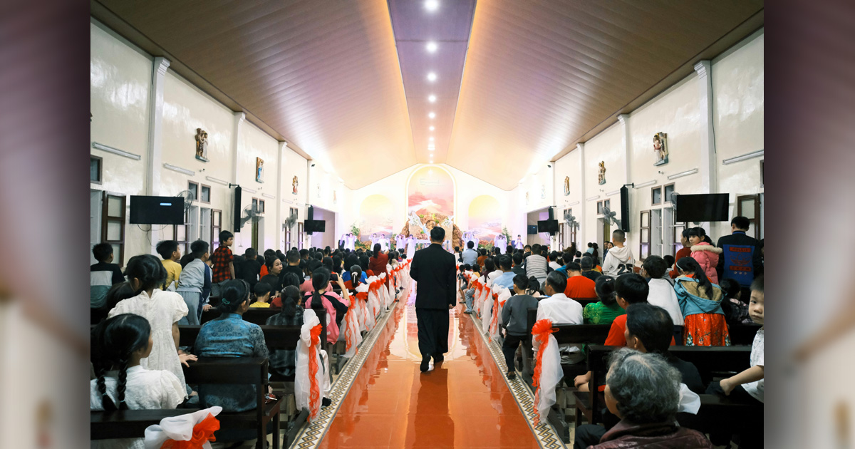 vn-church-unsplash-tran-anh-lg